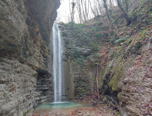 cascata 12 m monte nerone trekking
