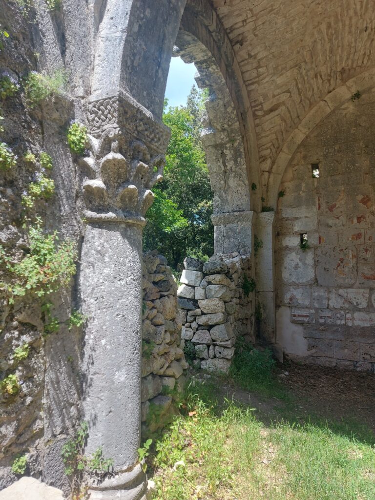 abbazie abbandonate puglia